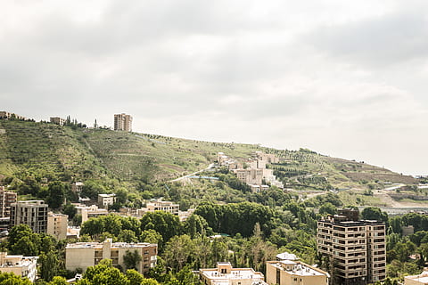 iran, tehran, evin, hd background, jungla, ciutat, bosc, fons de pantalla, sony alpha, fotografia, paisatge, fotografia de paisatge, arbres, fons de pantalla HD, arquitectura, exterior de l'edifici, estructura construïda, planta, cel, arbre, edifici, naturalesa, dia, núvol - cel, barri residencial, cap gent, muntanya, a l'aire lliure, creixement, color verd, vista d’angle alt, casa, 5K, CC0, domini públic, lliure de regalies