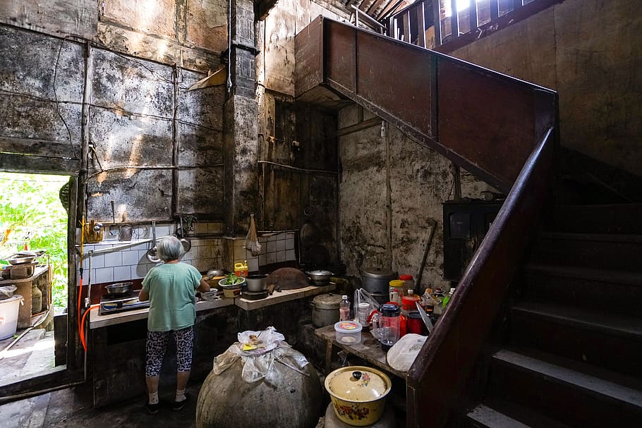 in casa, architettura, persone reali, struttura costruita, contenitore, occupazione, persone, uomini, lavoro, cucina, in piedi, giorno, adulto, donne, attività commerciale, mercato, natura, vecchio, 2K