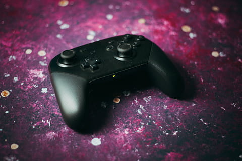 controllore, controller classico, videogiochi, interruttore nintendo, Giochi, galassia, controller per console per videogiochi, nessuno, tecnologia, avvicinamento, in casa, vista dall'alto, singolo oggetto, colore nero, comunicazione, connessione, girato in studio, tecnologia wireless, fiore, natura morta, colore rosa, rosso, concentrarsi sulle conoscenze acquisite, inclinazione, parte del computer, attrezzatura informatica, natura, 4K, CC0, dominio pubblico, privo di copyright