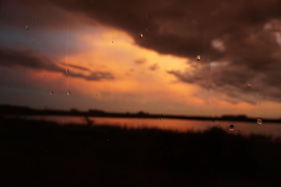 deszcz, burza, kapie, krople, okna, chmury, niebo, Pomarańczowy, niebieski, pochmurny, pada deszcz, ulewny, buńczuczny, tornado, Kanada, kanadyjski, na zewnątrz, na dworze, Natura, patrząc, chmura - niebo, zachód słońca, piękno natury, scenics - natura, spokój, woda, spokojna scena, sylwetka, kolor pomarańczowy, żadnych ludzi, idylliczny, morze, dramatyczne niebo, ciemny, środowisko, 5K
