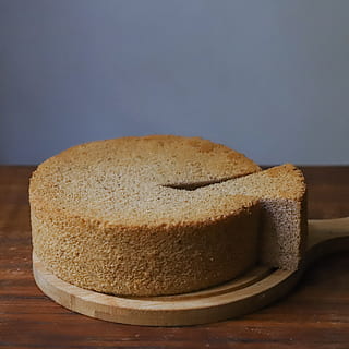 Brotscheibe, Bäckerei, Brot, Kuchen, köstlich, Lebensmittel, Gebäck, Scheibe, lecker, Essen und Trinken, Frische, drinnen, Studioaufnahme, keine Leute, Nahansicht, gebacken, braun, Wohlbefinden, Holz - Material, Stillleben, gesundes Essen, Tabelle, Genuss, Schneidbrett, getoastetes Brot, Versuchung, Frühstück, Vollkornbrot, Diät halten, Snack, 2K, CC0, gemeinfrei, lizenzfrei