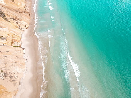 spiaggia ondulata, fotografia aerea, ripresa aerea, vista aerea, spiaggia, costa, costiero, drone cam, fotografia drone, vista drone, colpo alto, paesaggio, natura, oceano, sabbia, mare, paesaggio marino, riva del mare, estate, viaggio, turchese, vacanza, acqua, onde, terra, bellezza nella natura, scenics - natura, movimento, vista dall'alto, la tranquillità, scena tranquilla, sport acquatico, fare surf, onda, all'aperto, giorno, color turchese, potere in natura, 4K, CC0, dominio pubblico, privo di copyright