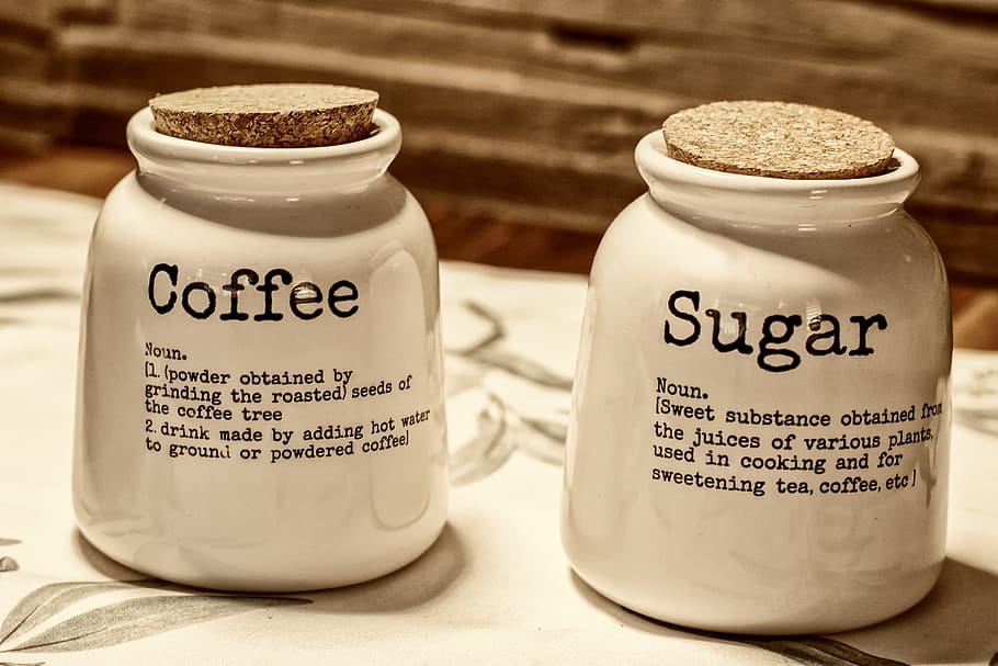 cafè, sucre, suro, fang, primer pla, detall, Font, descripció, text, cassola de fang, tapa, monocroma, menjar, cafeteria, beure, benefici de, esmorzar, taula, tancat, decoració, taula de cafè, oferta, estoc, Caixa, deliciós, guió occidental, menjar i beguda, natura morta, comunicació, contenidor, refresc, a l'interior, centrar-se en primer pla, cap gent, elecció, llet, producte diari, alimentació saludable, variació, jar, benestar, beguda proteica, 2K