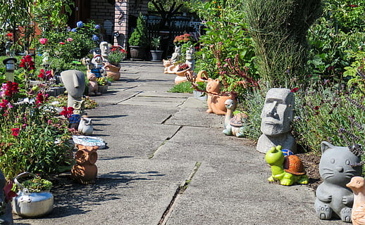 fig, figur, lille bitte, objekt, statue, rute, sti, pathway, plante, Kunst og håndværk, dag, natur, repræsentation, skulptur, potteplante, vækst, kreativitet, ingen mennesker, menneskelig repræsentation, blomstrende plante, sollys, blomst, udendørs, træ, parkere, 1080P, CC0, offentligt domæne, royaltyfrie
