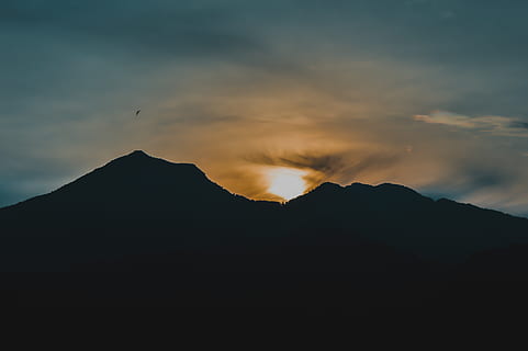 montagna, montanaro, nube, cielo, vertice, cresta, paesaggio, natura, valle, collina, tramonto, silhouette, scenics - natura, nuvola - cielo, bellezza nella natura, scena tranquilla, la tranquillità, nessuno, picco di montagna, scena non urbana, catena montuosa, idilliaco, vertebrato, all'aperto, destinazioni di viaggio, geografia fisica, 5K, CC0, dominio pubblico, privo di copyright
