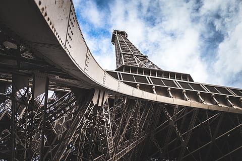 Frankrig, Paris, Eiffeltårnet, eifel, Parigi, eiffel, hymne, arkitektur, tårn, milepæl, bygget struktur, himmel, lav vinkel visning, sky - himmel, dag, natur, ingen mennesker, udendørs, forbindelse, bygning udvendig, metal, bro, by, transportmidler, rejsemål, plante, bro - menneskeskabt struktur, arkitektoniske træk, 5K, CC0, offentligt domæne, royaltyfrie