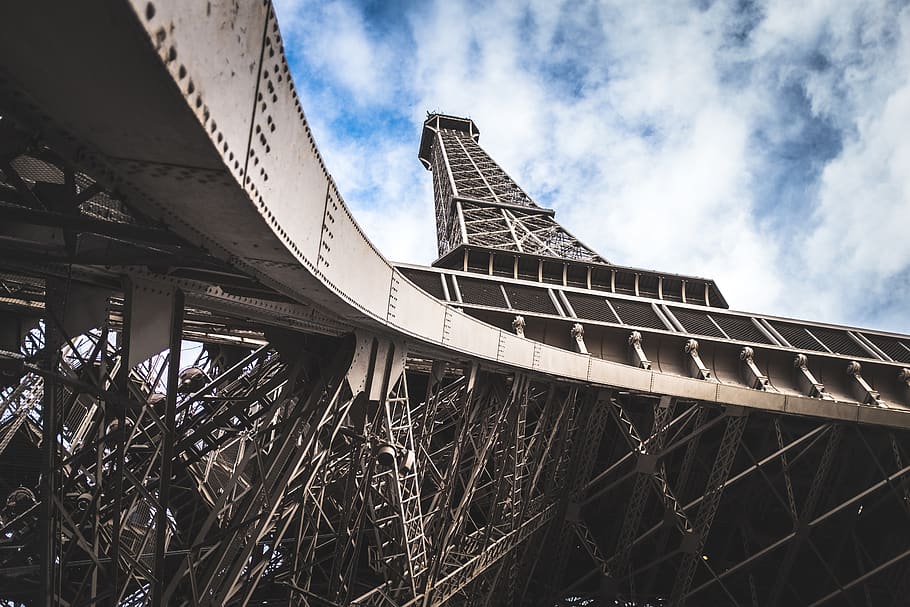 França, paris, Torre Eiffel, eifel, parigi, eiffel, himne, arquitectura, torre, referència, estructura construïda, cel, vista d’angle baix, núvol - cel, dia, naturalesa, cap gent, a l'aire lliure, connexió, exterior de l'edifici, metall, pont, ciutat, transport, destinacions de viatge, planta, pont - estructura feta per l'home, característica arquitectònica, 5K