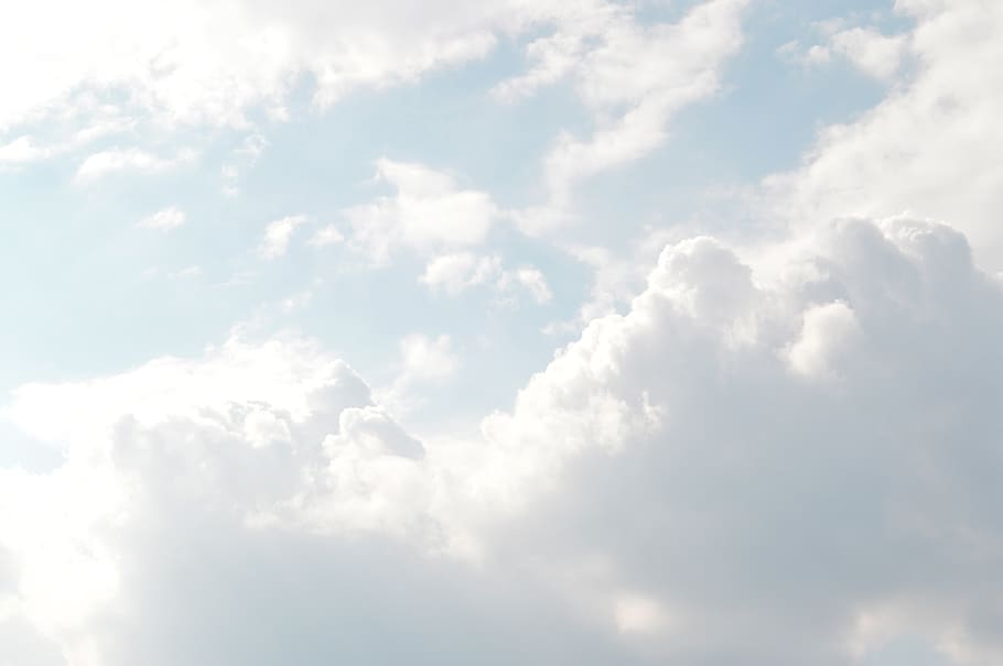 bianca, nuvole, blu, cielo, atmosfera, sfondo, luminosa, Cloudscape, nuvoloso, cumulo, giorno, luce del giorno, soffice, luce, panoramico, skyscape, luce del sole, soleggiato, nuvola - cielo, bellezza nella natura, Colore bianco, Inquadratura dal basso, sfondi, la tranquillità, scenics - natura, natura, nessuno, scena tranquilla, all'aperto, idilliaco, fotogramma intero, meteorologia, morbidezza, sopra, 5K