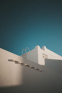 edifici blanc, arquitectura, edifici, cel, còpia espai, blau, cel clar, estructura construïda, naturalesa, cap gent, funció de construcció de parets, exterior de l'edifici, dia, ombra, llum solar, a l'aire lliure, vista d’angle baix, viatjar, forma, paret, paper, 5K, CC0, domini públic, lliure de regalies