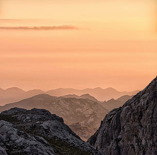 de munte, noros, cer, strat, Munte, peisaj, vârf, ora de aur, portocale, natură, răsărit, zori de zi, excursie pe jos, stâncă, tapet, amurg, mountian, apus de soare, scenics, deal, varf de munte, în aer liber, răsărit - zorii zilei, călătorie, lumina soarelui, vale, vară, dimineaţă, soare, obiect de rocă, frumusețe în natură, nor - cer, pădure, fundaluri, drumeții, nici o persoana, rural, turism, 1080P, CC0, domeniu public, fără drepturi de autor