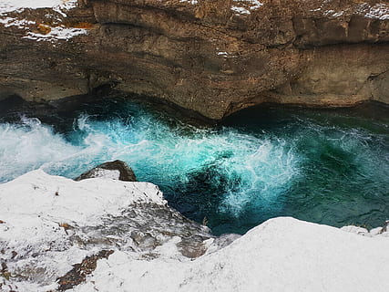 rio entre terras, natureza, ao ar livre, agua, montanha, caverna, Islândia, snæfellsnesvegur, mar, oceano, lagoa, lago, bacia, buraco, promontório, costa, vulcão, neve, gelo, geleira, Rocha, rock - objeto, sólido, beleza na natureza, formação rochosa, movimento, ninguém, scenics - natureza, dia, poder na natureza, cascata, esporte aquático, poder, cena não urbana, terra, água corrente, fluindo, turquesa colorida, 4K, CC0, domínio público, royalty free