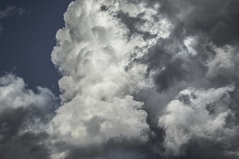 núvol blanc, brillant, núvol, ennuvolat, cel nuvolós, cel ennuvolat, la llum del dia, cel, alt, paisatge, llum, meteorologia, inflat, pluja, cels, tempesta, estiu, sol, temps, núvol - cel, bellesa a la natura, vista d’angle baix, Color blanc, escenics - natura, cap gent, naturalesa, cloudscape, dia, tranquil·litat, fons, esponjós, a l'aire lliure, idíl·lic, llum solar, cel dramàtic, escena tranquil·la, vent, suavitat, ominós, 5K, CC0, domini públic, lliure de regalies