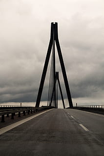 Lukk, bilde, grå, betong, vei, arkitektur, bro, skyer, forbindelse, dagslys, hovedvei, lang, moderne, stål, transport, sky - himmel, himmel, bro - menneskeskapte struktur, veien forover, bygget struktur, natur, retning, ingen folk, synkende perspektiv, forsvinner punkt, vann, utendørs, dag, 5K, CC0, offentlig domene, opphavsrett gratis