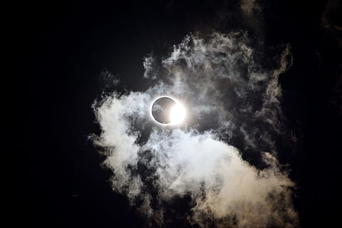 güneş tutulması olayı, ay, Güneş, bulut, tutulma, cloudscape, ararken, Astrophotography, doğa, 2017, Ağustos, gökyüzü, astronomi, uzay, gezegen ay, gece, Ay ışığı, gezegen - uzay, karanlık, ay yüzeyi, bulut - gökyüzü, Dolunay, yıldız - uzay, siyah renk, arka, mavi, ışık - doğal fenomen, stratosfer, hava, açık havada, küre, parıltılı, insansız, parlak, 5K, CC0, kamu malı, telif ücretsiz