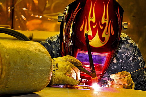 Arbeit, Seite? ˅, Konstruktion, Schweißen, Halloween, Feier, Menschen, Jack o 'Laterne, Kürbis, gruslig, Arbeitsschutzkleidung, Männer, Lebensmittel, Besetzung, Essen und Trinken, menschliches Skelett, drinnen, Schutz, Vorderansicht, Nacht-, Kommunikation, Arbeitshelm, menschliches Körperteil, menschliches Gesicht, 1080P, CC0, gemeinfrei, lizenzfrei