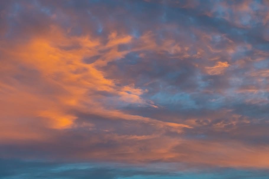 bianca, arancia, nuvole, luminosa, Cloudscape, nuvoloso, colore, alba, luce del giorno, drammatico, sera, Paradiso, paesaggio, luce, panoramico, cielo, skyscape, estate, sole, tramonto, tempo metereologico, nuvola - cielo, bellezza nella natura, la tranquillità, scenics - natura, Inquadratura dal basso, scena tranquilla, colore arancione, nessuno, natura, sfondi, cielo drammatico, idilliaco, all'aperto, fotogramma intero, blu, cielo lunatico, meteorologia, 5K
