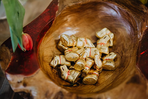solid, milk, chocolate, foil, easter, eggs, lindt, easter eggs, food and drink, flower, plant, freshness, food, indoors, close-up, flowering plant, no people, nature, wellbeing, wood - material, beauty in nature, dry, petal, selective focus, plant part, healthy eating, high angle view, still life, luxury, 5K, CC0, public domain, royalty free