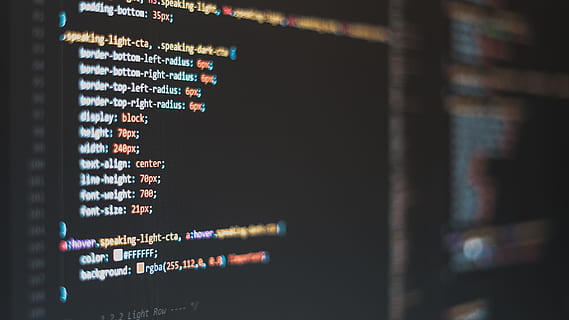 fermer, photo, texte, moniteur, afficher, création de sites web, développeur, code, conception frontale, la programmation, développement, programme, développement web, codage, conception, css, développeur web, dev, moniteur d'ordinateur, Les données, affaires, ordinateur, La technologie, l'Internet, support d'information, arrière-plans, nombre, affichage numérique, la finance, signe, affichage de détail, chiffres financiers, nuit, bleu, aéroport, 5K, CC0, domaine public, libre de droits
