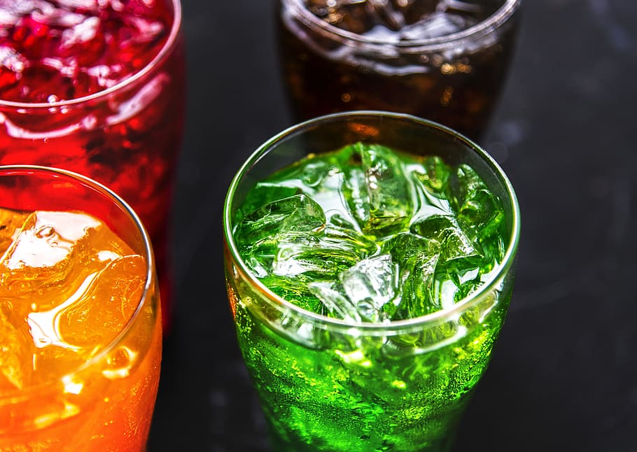 fons, begudes, bombolla, cafeïna, carbonatats, beguda carbonatada, aigua carbonatada, primer pla, cola, fred, beguda freda, colorit, deshidratació, beure, fizz, efervescent, aromatitzat, aromatitzant, fresc, frescor, vidre, verd, glaçó, líquid, menjar i beguda, copa, refresc, alcohol, equipament per a la llar, còctel, menjar, temperatura de fred, cítrics, fruita, cap gent, full, congelat, color verd, centrar-se en primer pla, Lima, fulla de menta - culinària, herba, gel, mojito, decorar, 4K