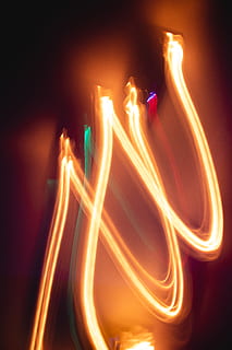 LED-valot, valo, kynttilä, neon, kaupungin valot, kaupunki, iso kaupunki, kokko, liekki, antaa potkut, leimahtaa, klubi, yökerho, hehkulamppu, soihtu, letku, lonkka, college, valaistus, eläin, liike, yö-, pitkä altistus, valaistu, hämärtynyt liike, kevyt polku, tie, hehkuva, kevyt - luonnollinen ilmiö, keltainen, nopeus, kuljetus, valaistuslaitteet, ei ihmisiä, merkki, punainen, tumma, taiteen kulttuuri ja viihde, yöelämä, musta tausta, 5K, CC0, public domain, rojaltivapaa