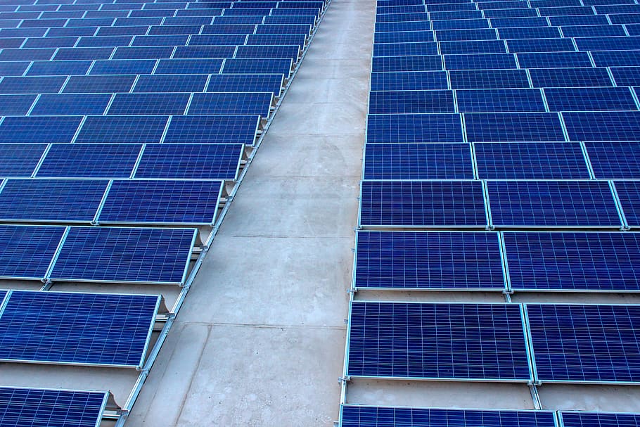 Solarplatten, Kraftstoff- und Stromerzeugung, Umweltschutz, alternative Energie, erneuerbare Energie, Solarenergie, Technologie, Sonnenkollektor, Umgebung, draußen, Tag, keine Leute, Muster, Blau, Natur, Vollbild, Elektrizität, Hintergründe, die Architektur, Umweltprobleme, Netzteil, nachhaltige ressourcen, 5K