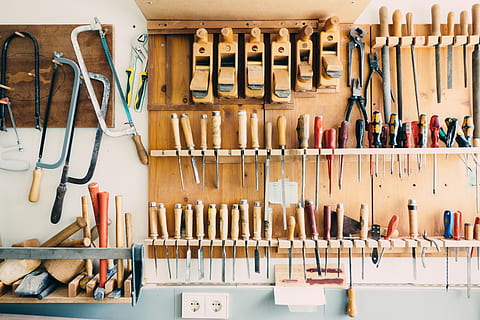 unelte de prelucrare a lemnului, atelier, maro, tâmplar, daltă, ambarcațiune, creator, proiecta, diy, fierastrau, confecţie manuală, cu avionul, luare, a văzut, unelte, muncă, grup mare de obiecte, instrument de lucru, alegere, unealta de mana, abundenţă, instrument, nici o persoana, variație, în interior, aranjament, Ordin, agăţat, Banc de lucru, consecutiv, şurubelniţă, montare pe perete, Colectie, ocupaţie, cheie de piulițe, garaj, 4K, CC0, domeniu public, fără drepturi de autor