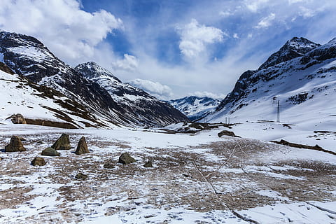 snødekte fjell, skyer, clouds, kald, dagslys, landskap, fjell, natur, scenisk, snø, Sveits, vinter, kaldtemperatur, naturskjønnhet - natur, skjønnhet i naturen, sky - himmel, himmel, fjellkjede, miljø, rolig scene, ingen folk, reisemål, ro, dag, frossen, utendørs, fjelltopp, snowing, 5K, CC0, offentlig domene, opphavsrett gratis