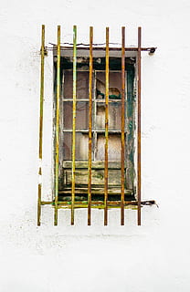 grila de ferestre maro, fereastră, Poartă, închisoare, perete, semnal luminos, ușoară, decoratiune interioara, perdea, obturator, grilă, cărămidă, Umbra ferestrei, hublou, Femeie, fată, balustradă, rugini, text, eticheta, nici o persoana, arhitectură, montare pe perete, lemn - material, construită, zi, exteriorul clădirii, a închide, metal, în aer liber, unul langa altul, natură moartă, fundal alb, culoare alba, studio shot, Securitate, îmbunătățirea acasă, 5K, CC0, domeniu public, fără drepturi de autor