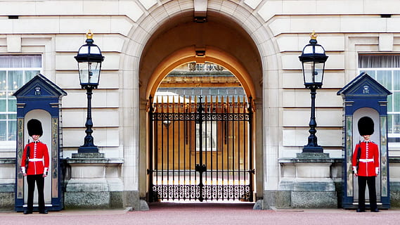 cancello, Buckingham, palazzo, guardia, dovere, umano, attività, costruzione, architettura, arco, struttura costruita, esterno dell'edificio, Entrata, porta, giorno, attrezzatura per l'illuminazione, sicurezza, città, lunghezza intera, protezione, nessuno, il passato, all'aperto, strada, chiuso, uniforme, 1080P, CC0, dominio pubblico, privo di copyright