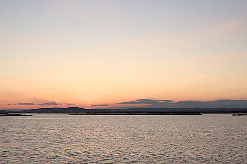 solnedgang, Sky, bjerg, farver, cremet, lyserød, himmel, scenics - natur, skønhed i naturen, vand, ro, rolig scene, hav, natur, ingen mennesker, orange farve, idyllisk, ikke-urbane scene, sky - himmel, havnefronten, kopiere plads, miljø, horisont, udendørs, salt fladt, lagune, 5K, CC0, offentligt domæne, royaltyfrie