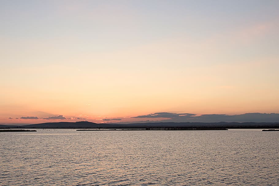 tramonto, nube, montagna, colori, cremoso, rosa, cielo, scenics - natura, bellezza nella natura, acqua, la tranquillità, scena tranquilla, mare, natura, nessuno, colore arancione, idilliaco, scena non urbana, nuvola - cielo, lungomare, copia spazio, ambiente, orizzonte, all'aperto, sale piatto, laguna, 5K