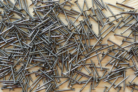 gri, cuie, maro, suprafaţă, dispozitive de fixare, macro, mulți, metalic, oțel inoxidabil, grup mare de obiecte, abundenţă, metal, vedere în unghi mare, nici o persoana, cadru complet, fundaluri, natură moartă, repetiţie, în interior, a închide, morman, cui, argintiu colorat, grămadă, model, zi, lemn - material, grup, 4K, CC0, domeniu public, fără drepturi de autor