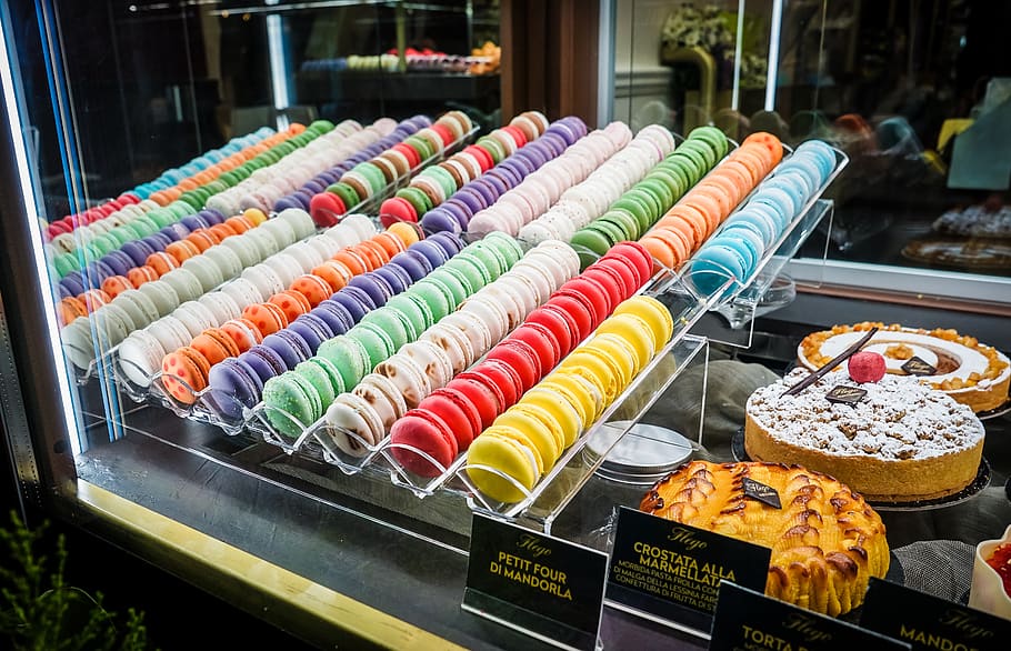 bolo, biscoito, Macarrão, sobremesa, Comida, padaria, bolos, pastelaria, doce, colorida, delicioso, açúcar, Doces, saboroso, comer, fazer compras, comida e bebida, arranjo, escolha, comida doce, variação, à venda, em uma sequência, frescura, exibição de varejo, multi colorido, grande grupo de objetos, varejo, abundância, ninguém, loja, pronto para comer, ainda vida, ordem, tentação, venda, 5K