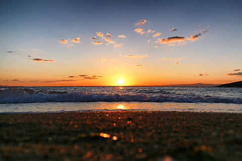 kysten, strand, daggry, skumring, horisont, natur, ocean, hav, marinemaleri, kyst, sol, solopgang, solnedgang, himmel, vand, scenics - natur, jord, skønhed i naturen, horisont over vand, orange farve, ro, rolig scene, bølge, sky - himmel, bevægelse, idyllisk, ingen mennesker, udendørs, 4K, CC0, offentligt domæne, royaltyfrie