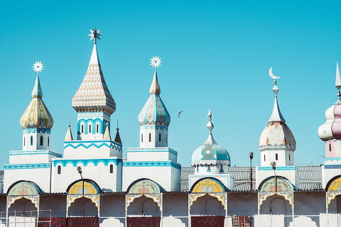 moschea bianca, architettura, costruzione, moschea, tempio, Torre, tradizionale, struttura costruita, esterno dell'edificio, credenza, religione, cupola, spiritualità, luogo di culto, cielo, destinazioni di viaggio, natura, giorno, nessuno, città, viaggio, guglia, color turchese, 5K, CC0, dominio pubblico, privo di copyright