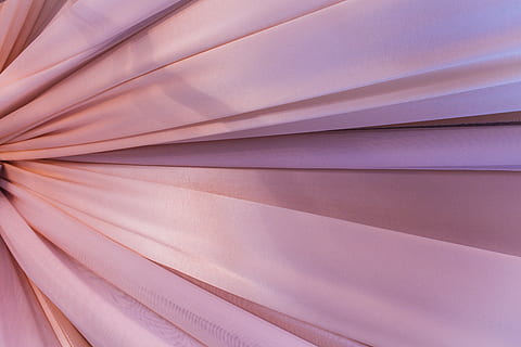 rosa Textil, Hintergründe, Vollbild, Textil-, Muster, pinke Farbe, keine Leute, Nahansicht, Weichheit, Textilindustrie, die Seide, gefaltet, Satin-, Material, texturiert, drinnen, Stillleben, gewellt, abstrakt, mehrfarbig, lila, Luxus, 5K, CC0, gemeinfrei, lizenzfrei