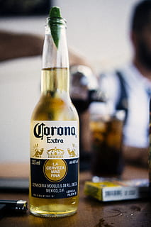 ampolla extra de corona, ampolla, contenidor, centrar-se en primer pla, menjar i beguda, alcohol, refresc, beure, comunicació, taula, text, primer pla, a l'interior, ampolla de cervesa, persones incidentals, cervesa - alcohol, guió occidental, etiqueta, vidre - material, cervesa, vi, 5K, CC0, domini públic, lliure de regalies