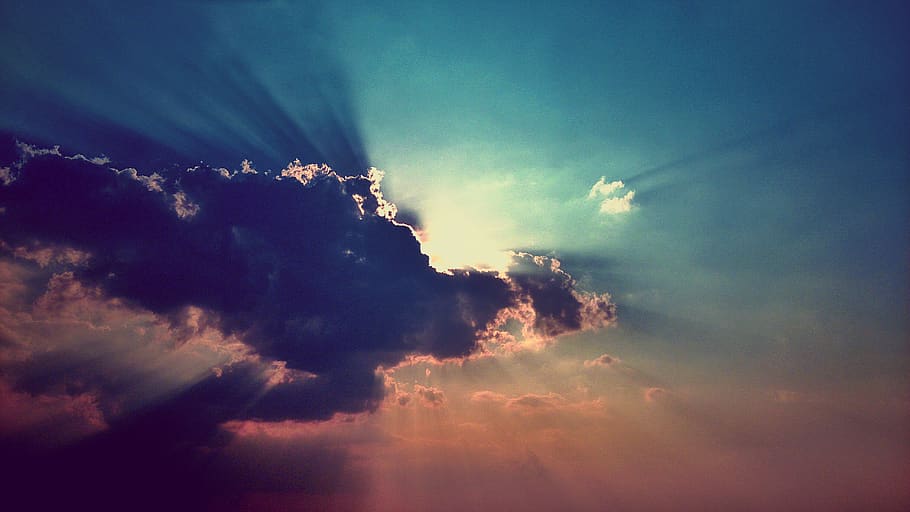 núvols, posta de sol, llum solar, vespre, cel, fosc, foscor, sol, núvol - cel, bellesa a la natura, cloudscape, escenics - natura, naturalesa, tranquil·litat, cel dramàtic, cap gent, medi ambient, blau, fons, vista d’angle baix, escena tranquil·la, raig de sol, atmosfera, idíl·lic, a l'aire lliure, meteorologia, clima, brillant, 4K