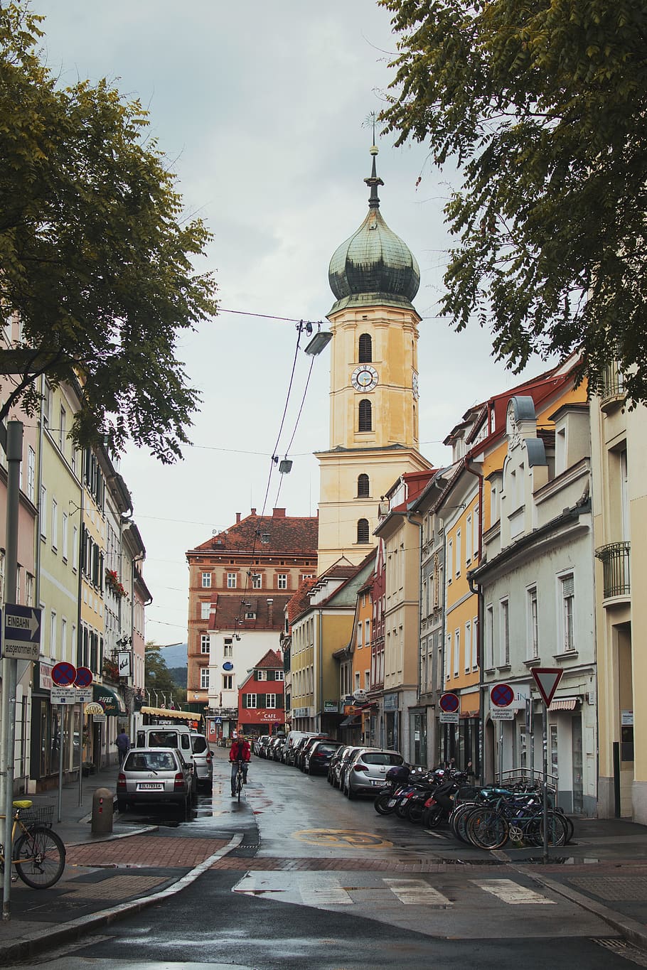 østrig, graz, arkitektur, bygning udvendig, bygget struktur, by, bygning, bil, motor køretøj, transportmidler, gade, sted for tilbedelse, transportform, religion, tro, træ, spiritualitet, land køretøj, vej, natur, udendørs, 5K