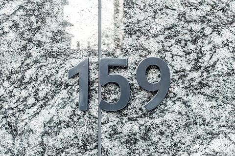 nummer, 159, abstrakt, arkitektur, design, sort, grå, sten-, dekoration, detalje, facade, struktur, overflade, bopæl, mønster, marmor, luksus, metal, tekst, ingen mennesker, murbygningsfunktion, tæt på, dag, meddelelse, direkte over, vestlige script, tekstureret, udendørs, stort bogstav, gammel, natur, stilleben, alfabet, form, sollys, kærlighed, beton, 5K, CC0, offentligt domæne, royaltyfrie