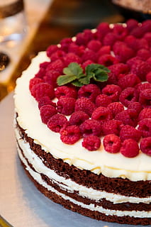 cake, berry, raspberry, sweet, dessert, cream, pie, baking, delicious, kitchen, home, food and drink, food, sweet food, indulgence, close-up, berry fruit, freshness, baked, ready-to-eat, temptation, no people, fruit, strawberry, healthy eating, indoors, tart - dessert, snack, 2K, CC0, public domain, royalty free