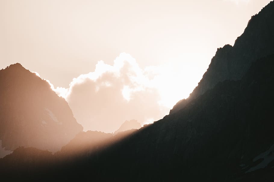 nubi cumuliformi, nube, Esplorare, cielo drammatico, tagliente, bordo, minimo, minimalista, natura, d'oro, tramonto, ora d'oro, scogliera, montagna, fascio, raggio, drammatico, Dramma, paesaggio, ruvido, acuto, picco di montagna, all'aperto, Paesaggi, cielo, alba - alba, Asia, nebbia, mattina, collina, cina - asia orientale, roccia - oggetto, viaggio, bellezza nella natura, alba, catena montuosa, luce del sole, sole, estate, valle, foresta, silhouette, escursioni a piedi, nessuno, albero, sfondi, scena rurale, crepuscolo, nuvola - cielo, 5K