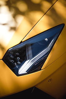 faro del vehículo, electrónica, teléfono, Teléfono móvil, ligero, faro, logo, símbolo, marca, espejo, espejo de coche, emblema, neumático, naturaleza, clima, rueda, Llanta de carro, máquina, parabrisas, ventana, amarillo, coche, modo de transporte, de cerca, centrarse en primer plano, transporte, nadie, Vehículo de motor, vehículo terrestre, comunicación, al aire libre, naturaleza muerta, reflexión, día, tecnología, vista de alto ángulo, viaje, taxi, texto, tecnología inalámbrica, 5K, CC0, dominio público, libre de derechos