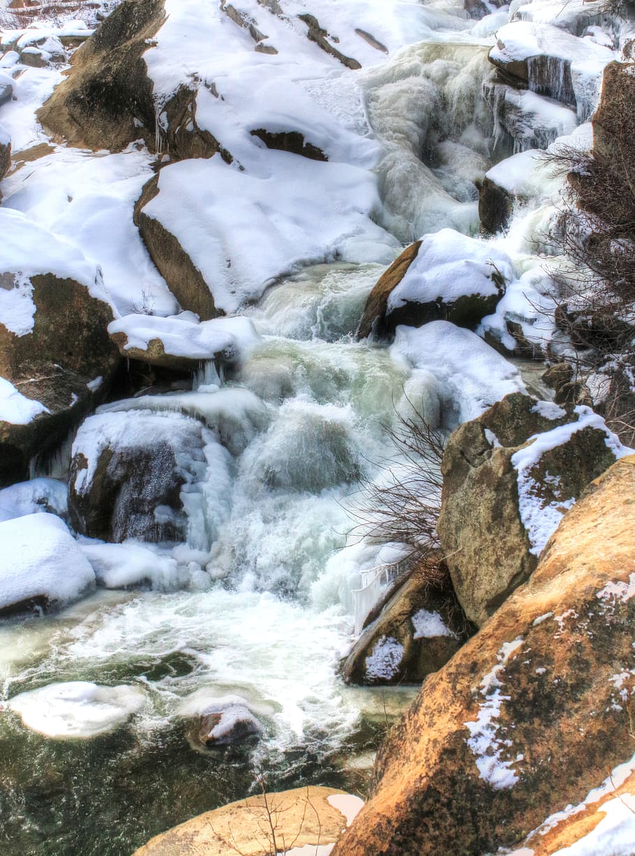 Carson River, Fluss, Wasserfall, Stromschnellen, Autobahn 88, Sierra Nevada Berge, Winter, Rock, Schönheit in der Natur, Rock - Objekt, keine Leute, solide, Szenen - Natur, Wasser, Bewegung, Natur, Tag, fließendes Wasser, Land, Langzeitbelichtung, Baum, High Angle View, Bewegungsunschärfe, draußen, Nicht-städtische Szene, weiße Farbe, fließend, Kraft in der Natur, 4K