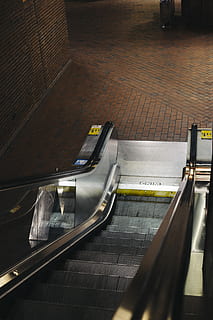 liukuportaat, kaide, porraskaide, lumikone, Kanada, montreal, portaikko, lattia, tapetti, Portra, katu, haaste, kuva, metro, saavutettavuus, teollinen, kaupunki, metalli-, puu, jalopuu, ei ihmisiä, korkea kulma, kuljetus, sisällä, kuljetustapa, julkinen liikenne, poissaolo, pöytä, matkustaa, tyhjä, arkkitehtuuri, lattianpäällyste, tekniikka, rautatiekuljetukset, asetelma, heijastus, 5K, CC0, public domain, rojaltivapaa
