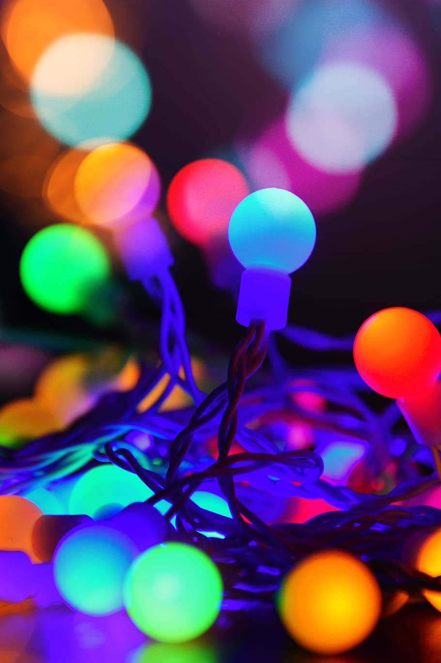 vánoční osvětlení, Pozadí, rozmazat, bokeh, Jasný, žárovky, oslava, Vánoce, vánoční dekorace, detail, barva, barvitý, barvy, dekorace, hloubka pole, design, soustředit se, lesknout se, řeřavý, Dovolená, svítí, ilustrace, nepodstatné, světla, strakatý, noční život, zaokrouhlit, zářící, šumivé, řetězec, řetězec světla, vícebarevné, noc, nikdo, osvětlovací zařízení, abstraktní, pohyb, rozostření, tvar, světlo - přírodní jev, modrý, selektivní zaměření, voda, událost, světlo, nachový, 5K