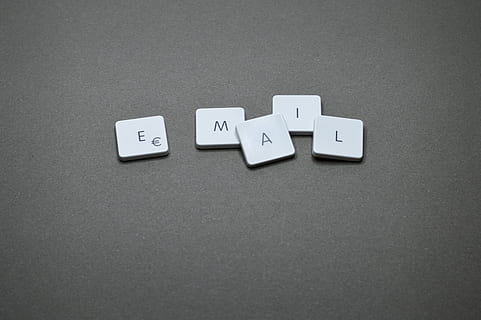 mail, Tastatur, Schlüssel, Taste, Technologie, Text, Art, Wort, Internet, Kommunikation, Mensaje, Brief, Charakter, Kunststoff, Tasten, Digital, drinnen, keine Leute, Studioaufnahme, Stillleben, grau, westliche Schrift, grauer Hintergrund, High Angle View, Nahansicht, Tabelle, kopieren sie platz, Gruppe von Objekten, Seite an Seite, mittlere Gruppe von Objekten, Großbuchstabe, Liebe, Anordnung, Computerschlüssel, 5K, CC0, gemeinfrei, lizenzfrei