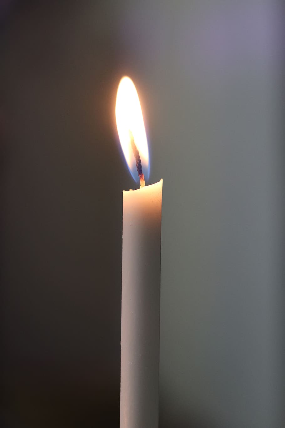 vela, cremant, espelma ardent, espelmes, llum, foc, flama, foc - fenomen natural, calor - temperatura, il·luminat, primer pla, brillant, a l'interior, tir de l'estudi, cap gent, equips d’il·luminació, naturalesa, fosc, llum - fenomen natural, còpia espai, cera, sol objecte, medi ambient, lluminositat, fons negre, fusió, 4K