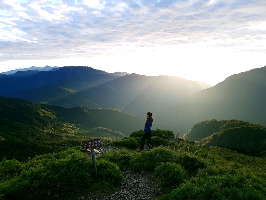 Taiwan, Berg, Sonnenuntergang, Wolke, Reise, Asien, Stadt, Aussicht, Regen, Reflexion, Denkmal, Geschichte, Musik-, Theater, Wasser, draussen, Schönheit in der Natur, Szenen - Natur, Himmel, Gebirge, echte Menschen, ruhige Szene, Freizeitbeschäftigung, wolke - himmel, eine Person, Nicht-städtische Szene, Abenteuer, Ruhe, Lebensstile, Natur, Umgebung, Wandern, Aktivität, idyllisch, Landschaft, draußen, 4K