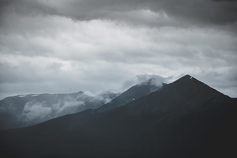 toneel-, uitzicht, berg-, bewolkt, hemel, 4k behang, bewolking, wolken, cloudscape, milieu, mist, landschap, natuur, natuur behang, nok, wolk - lucht, scenics - natuur, schoonheid in de natuur, bergketen, geen mensen, rustige scène, kalmte, niet-stedelijke scène, winter, koude temperatuur, afgelegen, bergtop, buitenshuis, majestueus, met sneeuw bedekte berg, bergkam, 5K, CC0, publiek domein, royaltyvrij
